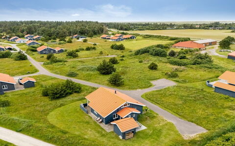 Felicita - from the Sea: Cottage, Roof, Home, Slope, Hut, Siding