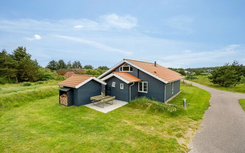 Felicita - from the Sea: Cottage, Roof, Home, Slope, Hut, Siding