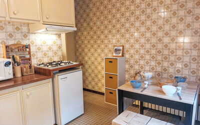 La Côte du Parc 675.1: Flooring, Major Appliance, Wood, Kitchen Appliance, Kitchen, Floor, Interior Design, Room, Cabinetry, Home Appliance