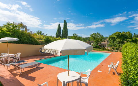 Castellina in Chianti 647: Cloud, Water, Sky, Property, Furniture, Table, Chair, Swimming Pool, Azure, Building