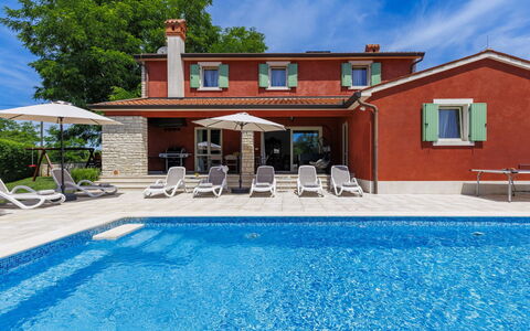 Villa Wruss: Water, Sky, Property, Building, Blue, Swimming Pool, Window, Cloud, Azure, House