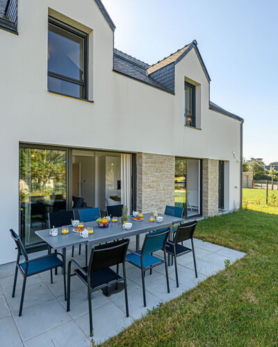 Les Salines: Table, Sky, Property, Furniture, Window, Building, Plant, Chair, Shade, Tree