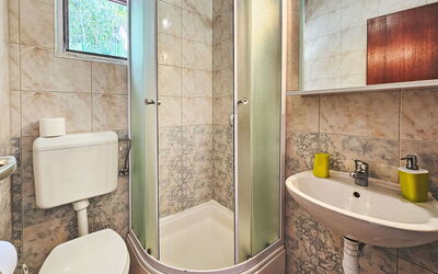 Accommodation:&nbsp;Octopus 300.2