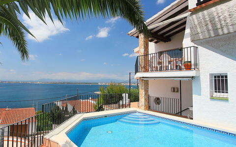 Joan Sarda: Property, Real Estate, Swimming Pool, House, Building, Resort, Home, Vacation, Azure, Estate