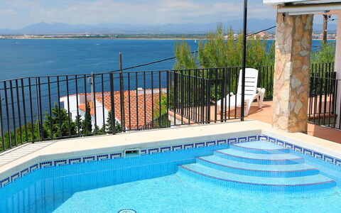 Joan Sarda: Swimming Pool, Property, Resort, Azure, Leisure, Real Estate, Vacation, House, Building, Villa