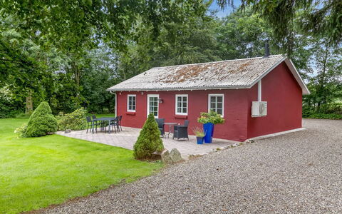 Saran - 30Km from the Sea: Blue, Shrub, Cottage, Groundcover, Garden, Estate, Shade, Landscaping, Farmhouse, Eco Hotel