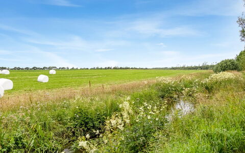 Saran - 30Km from the Sea: Blue, Shrub, Cottage, Groundcover, Garden, Estate, Shade, Landscaping, Farmhouse, Eco Hotel