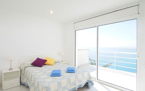 Prudenci: Bedroom, Room, Furniture, Property, Bed, Bed Sheet, Bed Frame, Interior Design, Floor, Bedding