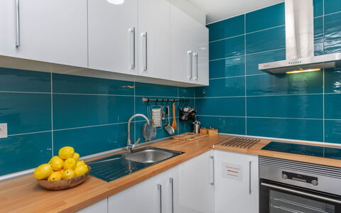 Palacio del Mar: Countertop, Cabinetry, Tap, Kitchen Sink, Sink, Property, Building, Plumbing Fixture, Kitchen, Interior Design