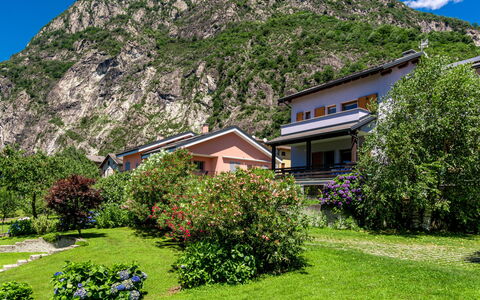 Angelina House: Plant, Sky, Mountain, Property, Building, Green, Nature, Natural Landscape, House, Tree