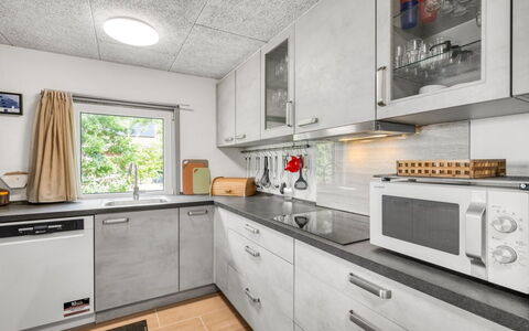 Alivia - 200M from the Sea: Kitchen, Kitchen Appliance, Major Appliance, Countertop, Home Appliance, Kitchen Stove, Cabinetry, Kitchen Sink, Flooring, Stove