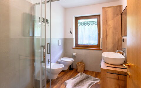 Ca' Di Nonón: Plumbing Fixture, Sink, Tap, Mirror, Furniture, Bathroom Cabinet, Bathroom, Comfort, Bathroom Sink