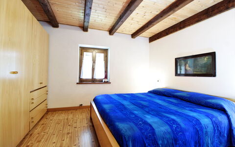Baita a Pieve Tesino Mountain And Lake: Furniture, Window, Building, Comfort, Wood, Bed, House, Interior Design, Floor