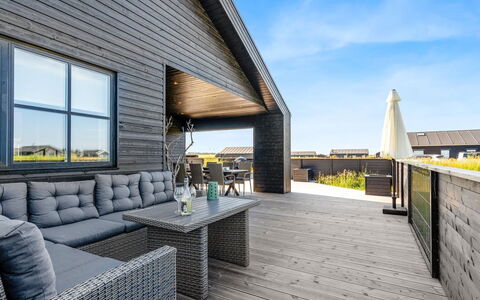 Inola - 1Km from the Sea: House, Home, Residential Area, Cottage, Siding, Estate, Driveway, Yard