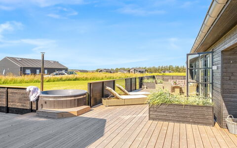 Inola - 1Km from the Sea: House, Home, Residential Area, Cottage, Siding, Estate, Driveway, Yard