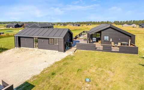 Inola - 1Km from the Sea: House, Home, Residential Area, Cottage, Siding, Estate, Driveway, Yard
