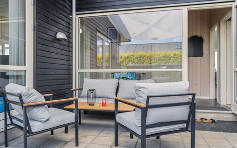 Gloria - 500M from the Sea: House, Home, Residential Area, Cottage, Siding, Estate, Driveway, Yard