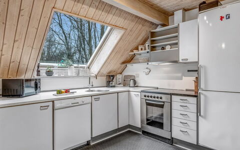 Hera: Kitchen, Kitchen Appliance, Major Appliance, Countertop, Wood, Kitchen Stove, Ceiling, Gas Stove, Interior Design, Stove