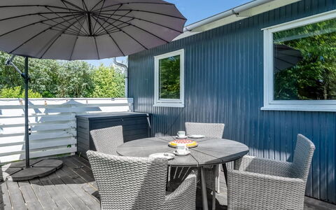 Galt - 500M from the Sea: Wood, Home, Porch, Deck, Hardwood, Roof, Wood Stain, Wood Flooring, Eco Hotel