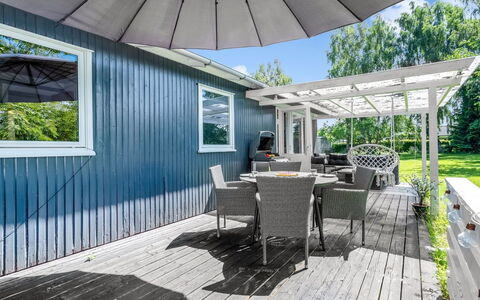 Galt - 500M from the Sea: Wood, Home, Porch, Deck, Hardwood, Roof, Wood Stain, Wood Flooring, Eco Hotel