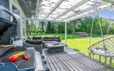 Galt - 500M from the Sea: Wood, Home, Porch, Deck, Hardwood, Roof, Wood Stain, Wood Flooring, Eco Hotel