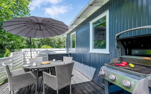 Galt - 500M from the Sea: Wood, Home, Porch, Deck, Hardwood, Roof, Wood Stain, Wood Flooring, Eco Hotel