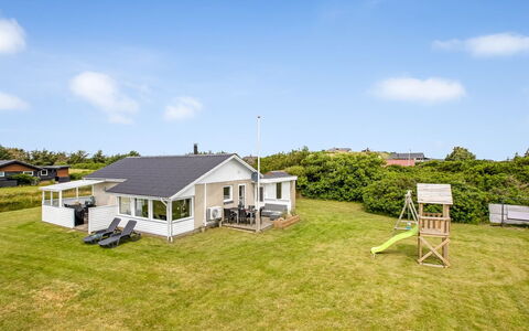 Hejdi - 650M from the Sea: House, Home, Cottage, Estate, Farmhouse, Porch