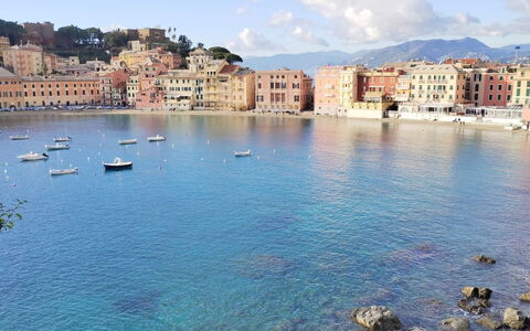 Caddy: Blue, Coast, Coastal And Oceanic Landforms, Sea, Shore, Channel, Beach, Ocean, Bay, Resort Town