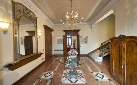 Villa Paola In Padova With Ac: Property, Picture Frame, Lighting, Wood, Interior Design, Mirror, Floor, Hall, Flooring, Building