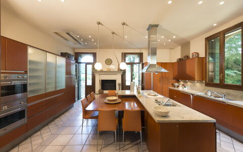 Villa Paola In Padova With Ac: Table, Building, Furniture, Chair, Countertop, Cabinetry, Houseplant, Wood, Interior Design, Flooring
