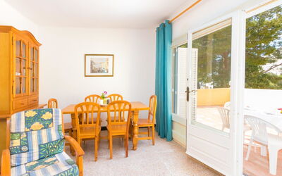 Accommodation:&nbsp;Velazquez 383.9