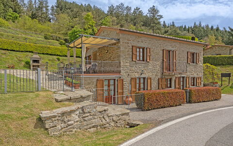 La Montana: Plant, Sky, Building, Window, Property, Cloud, Tree, House, Land Lot, Natural Landscape