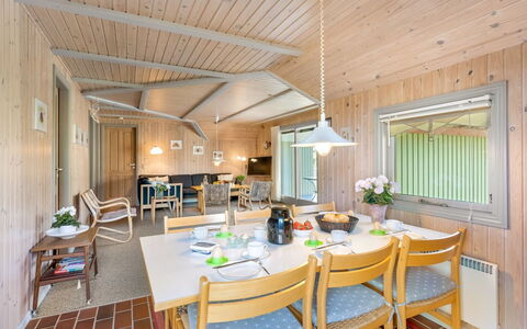 Folmer - 700M from the Sea: Cottage, Shed, Hut, Farmhouse, Prairie, Shack, Barn, Log Cabin, Garden Buildings