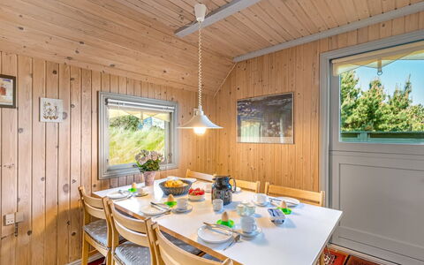 Folmer - 700M from the Sea: Cottage, Shed, Hut, Farmhouse, Prairie, Shack, Barn, Log Cabin, Garden Buildings