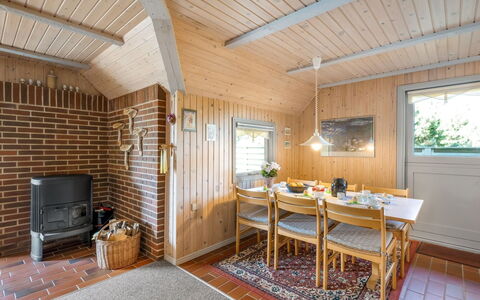Folmer - 700M from the Sea: Cottage, Shed, Hut, Farmhouse, Prairie, Shack, Barn, Log Cabin, Garden Buildings
