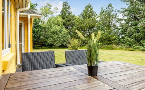 Ahnandia - 200M from the Sea: House, Home, Residential Area, Cottage, Siding, Estate, Driveway, Yard