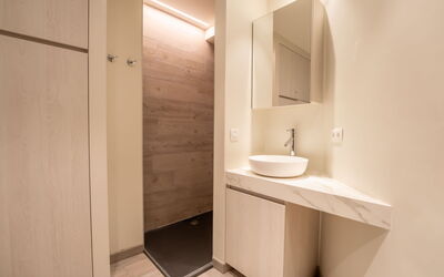 Accommodation:&nbsp;Bella Ii with Harbour View 370.2
