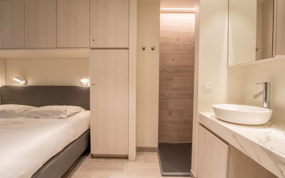 Accommodation:&nbsp;Bella Ii with Harbour View 370.2