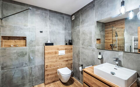 Horni Plana 100: Mirror, Tap, Plumbing Fixture, Sink, Property, Bathroom, Bathroom Sink, Wood, Interior Design, Floor