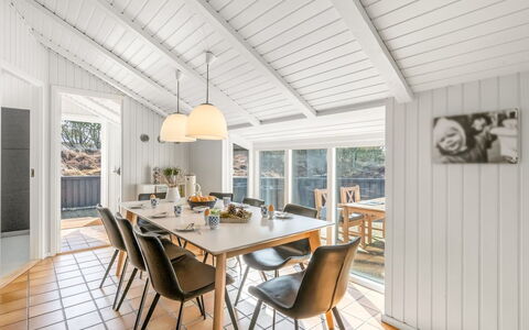 Emin - 700M from the Sea: Wood, Interior Design, Ceiling, Flooring, Floor, Kitchen & Dining Room Table, Wood Flooring, Home, Dining Room, Chair