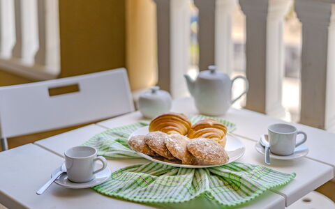 La Perla: Food, Table, Tableware, Furniture, Dishware, Plate, Cup, Drinkware, Serveware, Interior Design