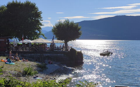 Silki: Body Of Water, Coastal And Oceanic Landforms, Coast, Bank, Lake, Shore, Sea, Mountain Range, Sound, Bay
