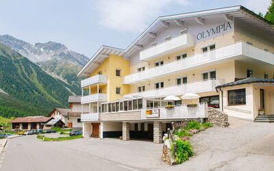 Accommodation:&nbsp;Olympia 100.5