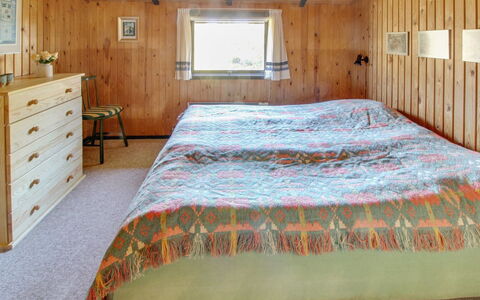 Srebrenka - 1.2Km from the Sea: Bedroom, Bed, Interior Design, Wood, Furniture, Flooring, Ceiling, Bed Sheet, Floor, Bedding