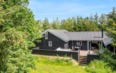 Baggi - 900M from the Sea: Cottage, Shed, Hut, Farmhouse, Prairie, Shack, Barn, Log Cabin, Garden Buildings
