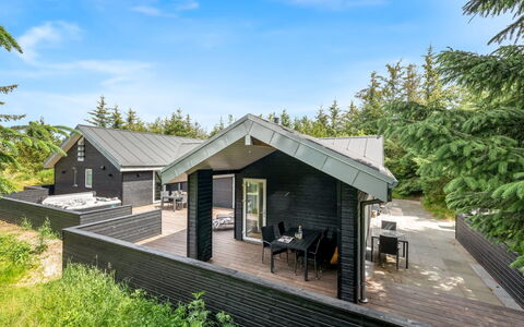 Baggi - 900M from the Sea: Cottage, Shed, Hut, Farmhouse, Prairie, Shack, Barn, Log Cabin, Garden Buildings