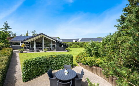 Fritzi - 1.7Km from the Sea: Home, Roof, Estate, Groundcover, Cottage, Garden, Lawn, Landscaping, Shade, Yard
