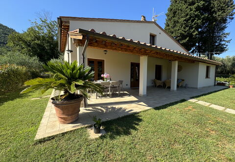 Casa Viviani: Plant, Sky, Building, Property, Window, Tree, House, Shade, Land Lot, Door