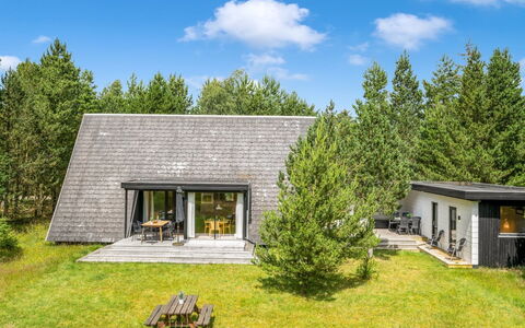 Peta - 1.6Km from the Sea: Roof, House, Home, Cottage, Door, Siding, Estate, Lawn, Yard, Porch