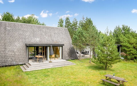 Peta - 1.6Km from the Sea: Roof, House, Home, Cottage, Door, Siding, Estate, Lawn, Yard, Porch